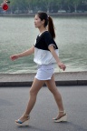 恬静可愛的小女生，性感的肉丝美腿搭配凉高，真令人心動 。 [谭氏街拍]